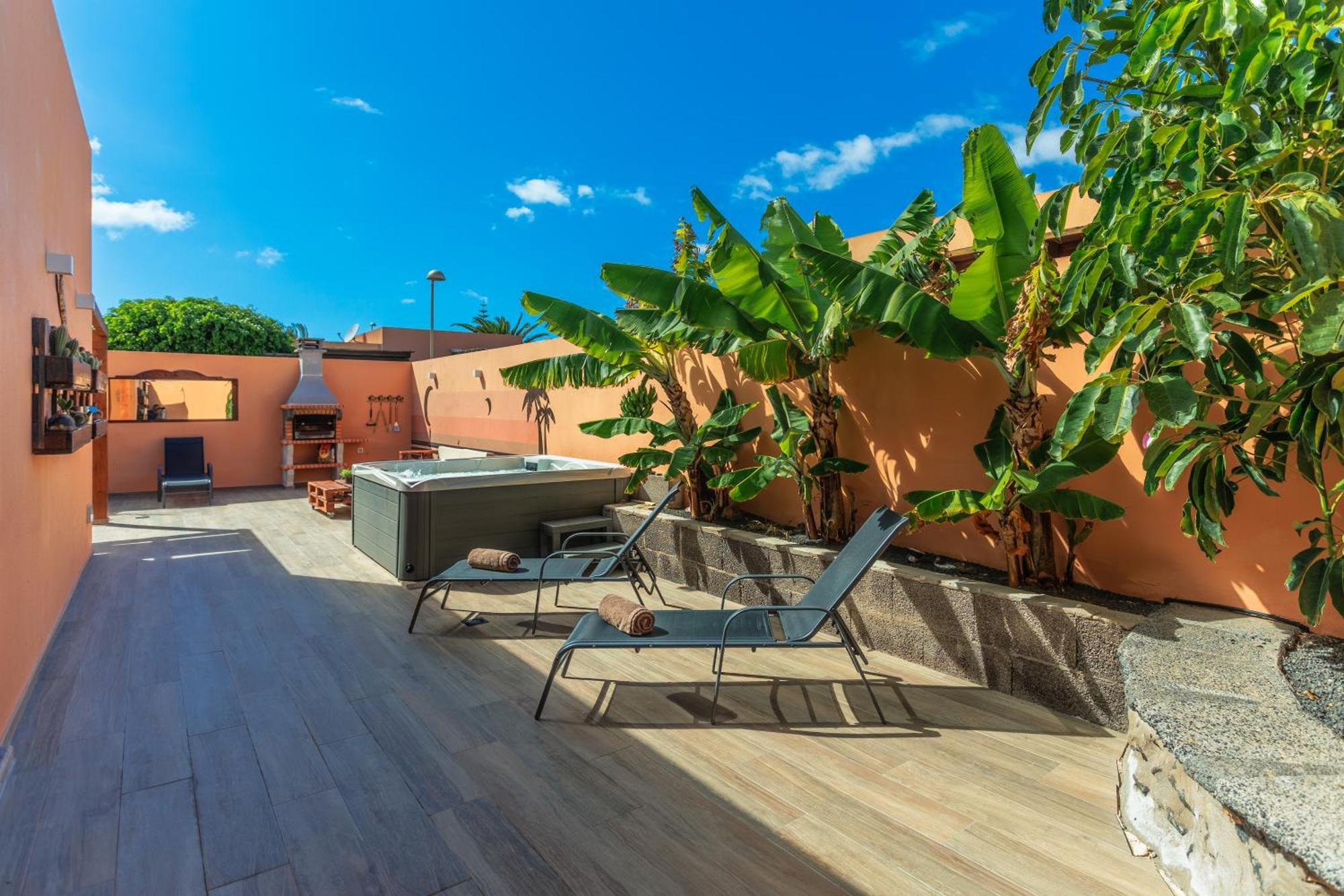 Villa Jacuzzi & Barbecue ลาโอลีวา ภายนอก รูปภาพ